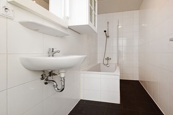Medium property photo - Elise van Calcarstraat 9, 2522 MA Den Haag